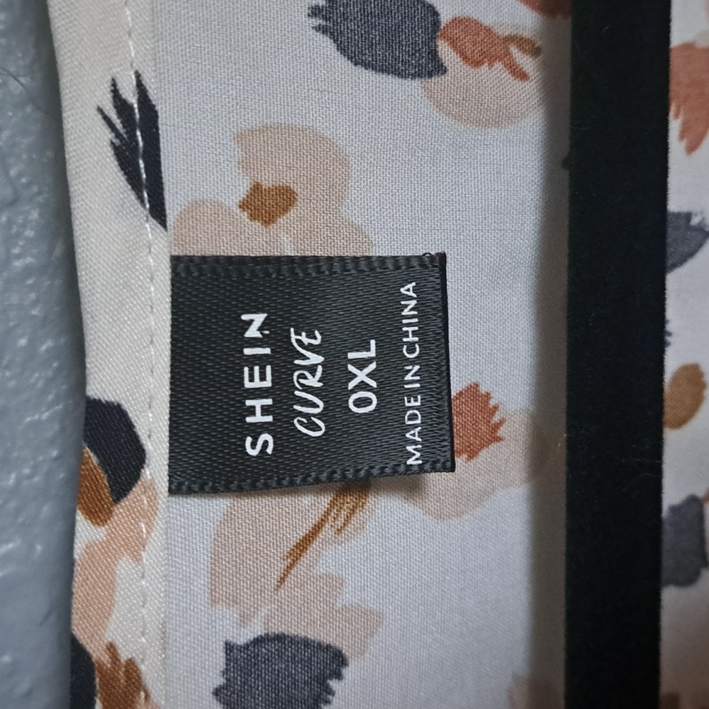SHEIN Curve Blouse | Size 0XL - Picture 4 of 4